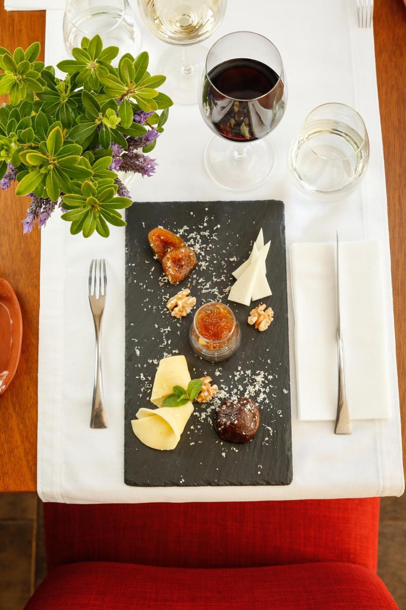 Hotel Grace Cafayate Zewnętrze zdjęcie A cheese platter