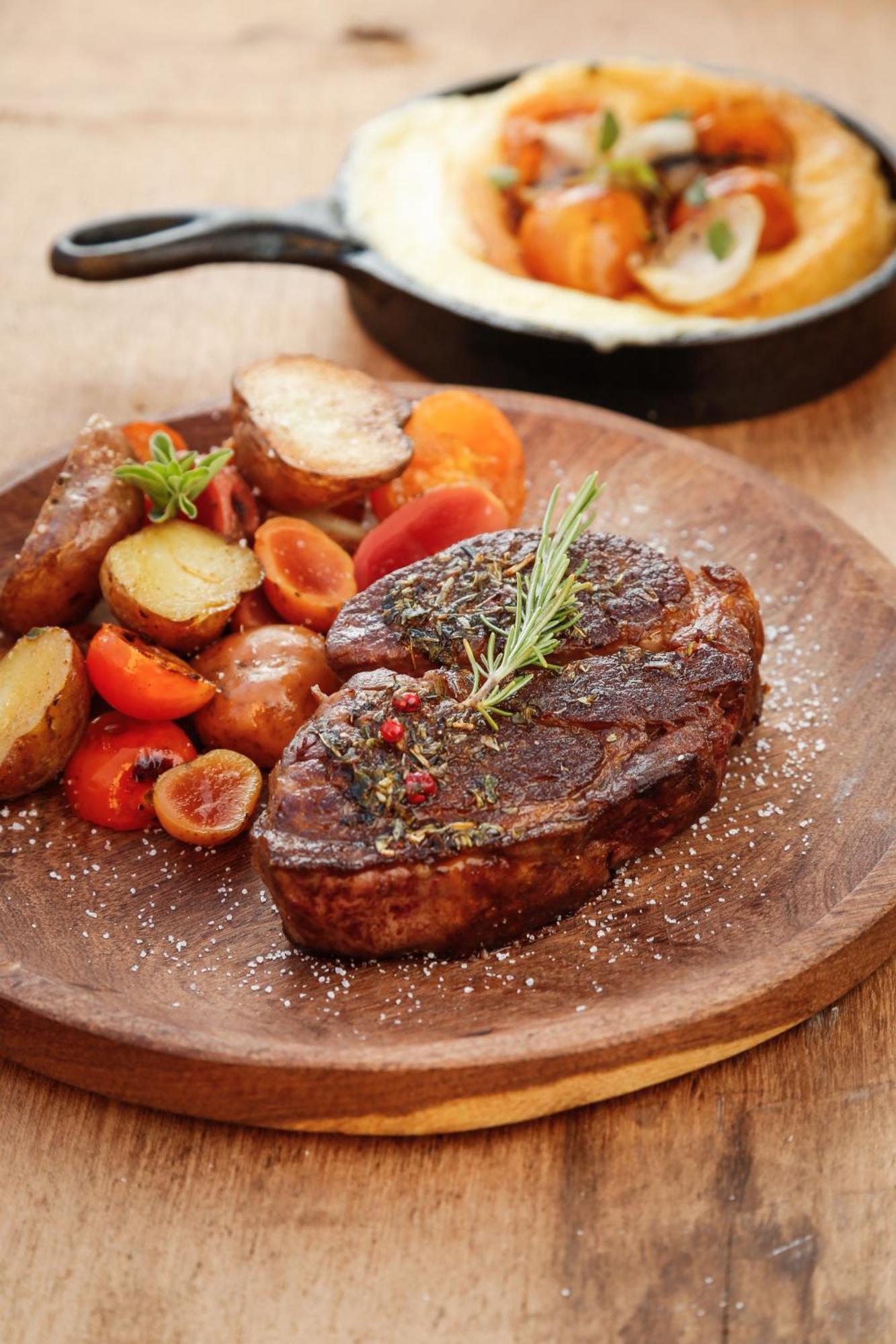 Hotel Grace Cafayate Zewnętrze zdjęcie A steak with vegetables