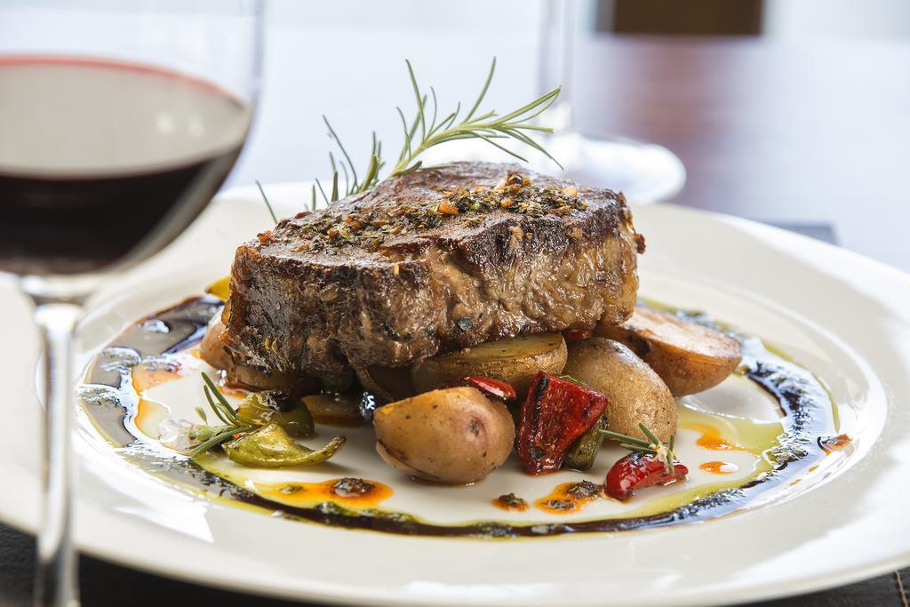 Hotel Grace Cafayate Zewnętrze zdjęcie A steak prepared with a dry rub