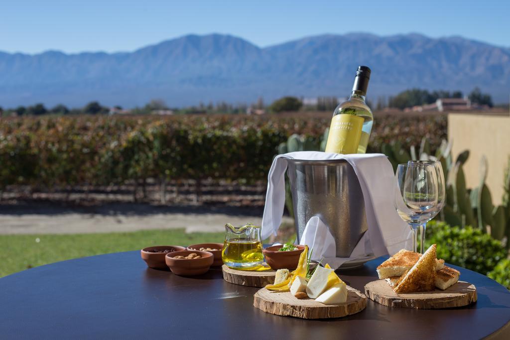 Hotel Grace Cafayate Zewnętrze zdjęcie A bottle of wine from the region